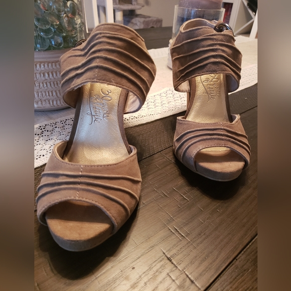 Seychelles heels - Picture 2 of 9